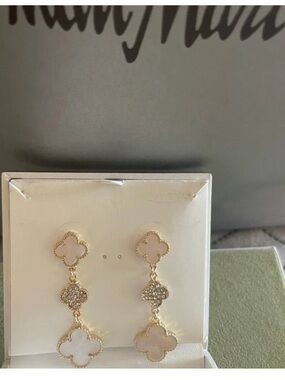 Neiman Marcus Vintage Gold Clover Drop Earrings 18k gold $3,000